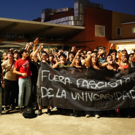 La contra manifestación a la llegada de Vito Quiles en la Universidad Pablo Olavide de Sevilla