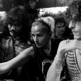 La cineasta Julia Ducournau en el rodaje de 'Alpha'.