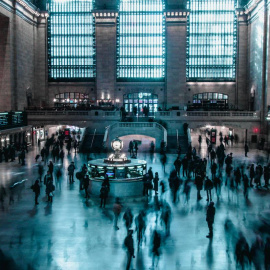 Aunque solemos estar rodeados de gente, rara vez somos conscientes de la profundidad de este hecho.