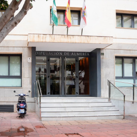 Imagen de la sede de Diputación de Almería tras las detenciones realizadas por parte de la Guardia Civil.