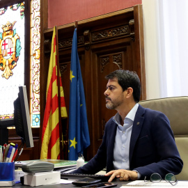 Marc Castells treballant al seu despatx a l'Ajuntament d'Igualada, en una imatge d'arxiu