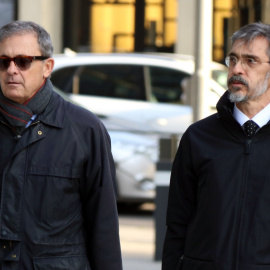 Jordi Pujol Ferrusola (a l'esquerra) entrant a l'Audiència Nacional al costat del seu advocat, en una imatge d'arxiu del febrer del 2020.