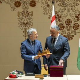 L'alcalde de Barcelona, Jaume Collboni, al costat de l'alcalde de Betlem, Maher Canawati.