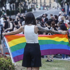 Fotografía de archivo de cientos de personas durante la manifestación del Orgullo en València.