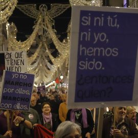 Imágenes de la manifestación con motivo del 25N en Málaga.