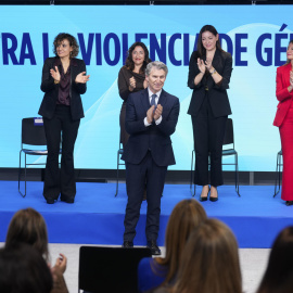 El presidente del Partido Popular, Alberto Núñez Feijóo, interviene en un acto con motivo del Día Internacional de la Eliminación de la Violencia contra la Mujer, que se conmemora el 25 de noviembre, este lunes en la sede de la formación.