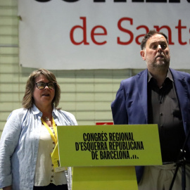 La presidenta de la Federació d'ERC Barcelona, Creu Camacho, amb el president del partit, Oriol Junqueras, en una imatge d'arxiu
