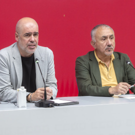 Foto de archivo del secretario general de CCOO, Unai Sordo (i) y el secretario general de UGT, Pepe Álvarez (d).