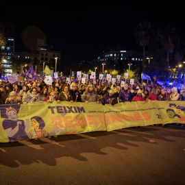 Manifestació feminista del 25-N a Barcelona sota el lema 'Teixim resistències'