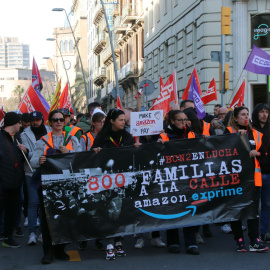 Treballadors d'Amazon de la planta de Martorelles es manifesten pel centre de Barcelona