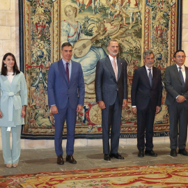 Pilar Llop, Pedro Sánchez, Felipe VI, Carlos Lesmes y Álvaro García Ortiz, en la jura de este último, en el Palacio de la Almudaina, a 2 de agosto de 2022.