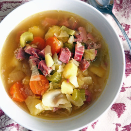 Receta de sopa de col con ternera.