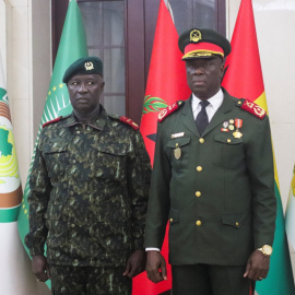 El general Horta N'ta junto al recién elegido jefe de las Fuerzas Armadas Tomas Djassi.