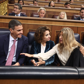 Pedro Sánchez, María Jesús Montero y Yolanda Díaz durante una sesión de control al Gobierno, en el Congreso de los Diputados, a 19 de noviembre.