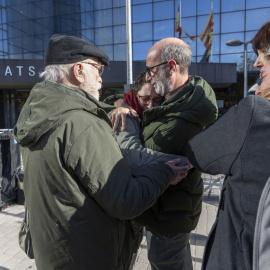 Familiares de Helena Jubany en los juzgados tras conocer el envió a prisión del principal sospechoso.