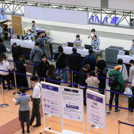 Colas en el aeropuerto Haneda de Tokio (Japón), este sábado.