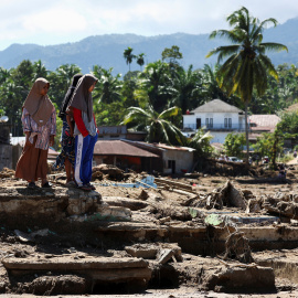 Afectados por las lluvias torrenciales en Indonesia.