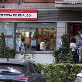 Varias personas hacen cola en una oficina del SEPE. Archivo.Eduardo Parra / Europa Press04 AGOSTO 2025;PARO;SEGURIDAD SOCIAL;COTIZANTES;INEM;EMPLEO;OFICINA;SEPE04/8/2025