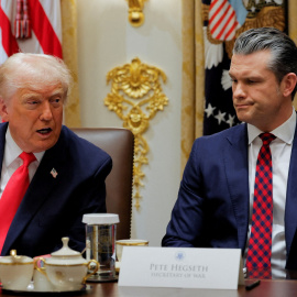 El presidente de EEUU, Donald Trump, junto al secretario de Guerra, Pete Hegseth, en la reunión del Gabinete en la Casa Blanca.