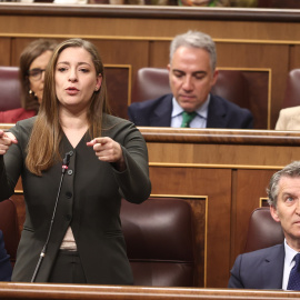 La portavoz del PP en el Congreso, Ester Muñoz, interviene durante una sesión de control al Gobierno, en el Congreso de los Diputados, a 26 de noviembre de 2025, en Madrid (España).
