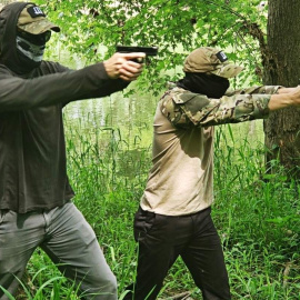 Militantes del grupo terrorista neonazi 'The Base' en un entrenamiento paramilitar en EEUU.