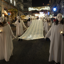 Decenas de manifestantes durante una concentración por el día de la Eliminación de la violencia contra las Mujeres, a 25 de noviembre de 2025, en Vigo, Pontevedra, Galicia (España).