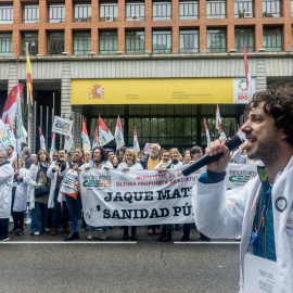 Fotografía de archivo de la manifestación ‘Todos unidos por un objetivo común: el estatuto propio’, frente al Ministerio de Sanidad.