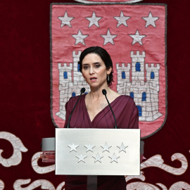 La presidenta de la Comunidad de Madrid, Isabel Díaz Ayuso, interviene en el acto del Día de la Constitución.