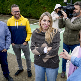 La presidenta de la Junta de Extremadura y candidata del PP a la reelección, María Guardiola, ha iniciado este jueves la campaña electoral en la localidad cacereña de Hervás, donde ha mantenido un encuentro con un grupo de bomberos forestales.