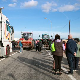 Tall a l'N-340 a l'altura d'Amposta per denunciar l'abandonament de les Terres de l'Ebre.