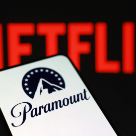 Lo logos de Paramount y Netflix.