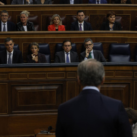 Cara a cara entre Pedro Sánchez y Alberto Núñez Feijóo en el Congreso a 10 de diciembre de 2025.