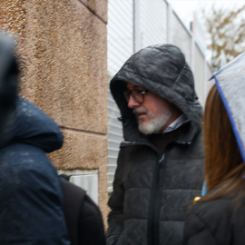 El ex director general de Coordinación Sociosanitaria de la Comunidad de Madrid, Francisco Javier Martínez Peromingo, a su llegada al juzgado.