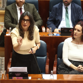 La portavoz de Más Madrid en la Asamblea de Madrid, Manuela Bergerot (i), interviene durante una sesión plenaria en la Asamblea de Madrid, a 11 de diciembre de 2025, en Madrid (España). Eduardo Parra / Europa Press11 DICIEMBRE 2025 ASAMBLEA;MADRID;LEY DE HACIENDA;UNIVERSIDAD PRIVADA;IE;POLÉMICA;PÚBLICO;PRIVADO;HOSPITAL;TORREJÓN11/12/2025