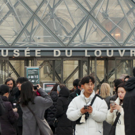El Louvre no abrió sus puestas esta mañana en una jornada de huelga convocada por los sindicatos de los trabajadores.