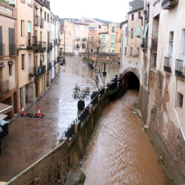 Barranco de la Villa de Falset lleno de agua por las lluvias.