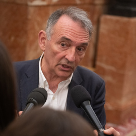 Sumar exhibe su malestar por la "parálisis" y los "demasiados casos de corrupción" del PSOE: "Hay que impulsar seriamente medidas anticorrupción"

Hace 18 años nacimos con un compromiso: hacer un periodismo útil para la sociedad. Solo podemos continuar con esta labor si contamos con el apoyo de personas como tú.

Únete a la comunidad de Público. 18 años no son nada… cuando nos queda tanto por contar. Periodismo incómodo para tiempos difíciles. http://bit.ly/3VylhmD


Periodismo, investigación y compromiso para construir un mundo más igualitario.
¡Suscríbete ya a nuestro canal!: https://bit.ly/2U8nM0q
Visita: https://www.publico.es
Síguenos en Facebook: https://www.facebook.com/diario.publico/
Síguenos en Twitter: https://twitter.com/publico_es
Síguenos en Instagram: https://www.instagram.com/publico.es
Síguenos en TikTok: https://www.tiktok.com/@publico_es
Síguenos en Bluesky: https://bsky.app/profile/publico.es