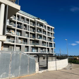 Una imatge de l’edifici Arriaz de la Ràpita que s'ha d'enderrocar