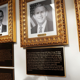Retratos del expresidente estadounidense George W. Bush y del expresidente estadounidense Barack Obama en la Casa Blanca.
