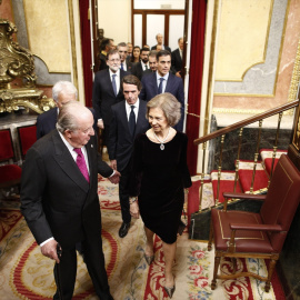 El rey Juan Carlos, la reina Sofía, González, Aznar, Rajoy y Sánchez en el Congreso en 2018.