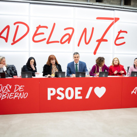 El secretario general del PSOE Pedro Sánchez (c) preside la reunión de la Comisión Ejecutiva Federal del partido celebrada este lunes en la sede de Ferraz, en Madrid.