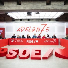 El secretario general del PSOE Pedro Sánchez (c) preside la reunión de la Comisión Ejecutiva Federal del partido celebrada este lunes en la sede de Ferraz, en Madrid