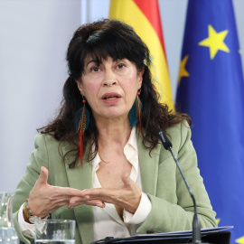 La ministra de Igualdad, Ana Redondo, durante una rueda de prensa posterior a la reunión del Consejo de Ministros, en el Palacio de la Moncloa, a 16 de diciembre de 2025, en Madrid (España).