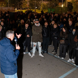 El alcalde de Badalona, Xavier García Albiol, con vecinos.
