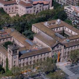 Edifici històric de la Universitat de Barcelona vist des de l'aire