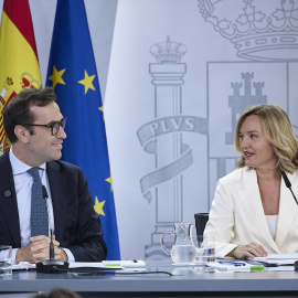 El ministro de Economía, Carlos Cuerpo y la ministra Portavoz, Pilar Alegría, durante una rueda de prensa posterior a la reunión del Consejo de Ministros, en el Palacio de la Moncloa, a 16 de septiembre, en Madrid.