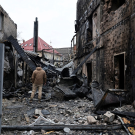 Imagen de archivo de un edificio destruido tras un ataque con drones rusos en Kiev (Ucrania).