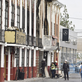 Fotografía de archivo de agentes de la Policía Científica y Forenses trabajando en la investigación en las discotecas Teatre y La Fonda de Murcia.
