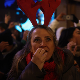 En España acostumbramos a recibir al Año Nuevo comiendo 12 uvas, aunque otros países poseen sus propios ritos y tradiciones.