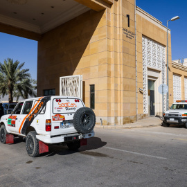Foto de archivo de coches de policía en Riad, Arabia Saudí.